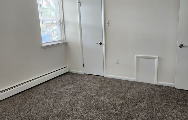 2 beds, 1 bath, 878 sqft, $1,305, Unit WY19005