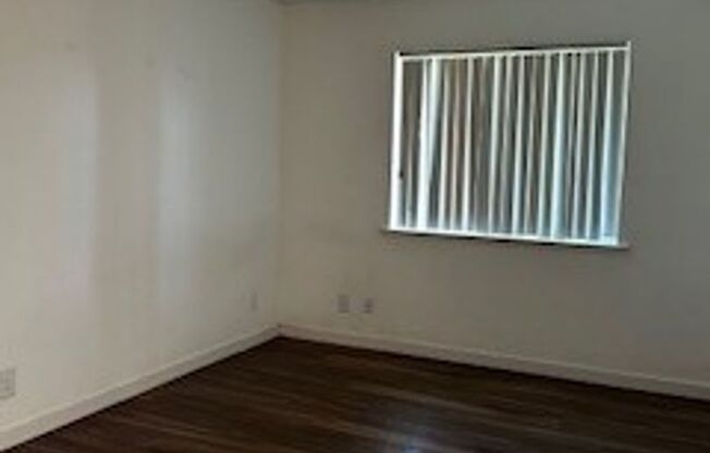 1 bed, 1 bath, 700 sqft, $1,299, Unit 39