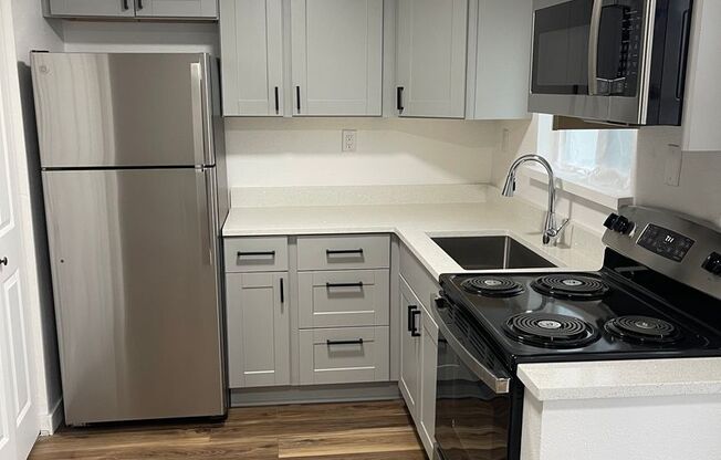 R2212 - Pinewood Apartments