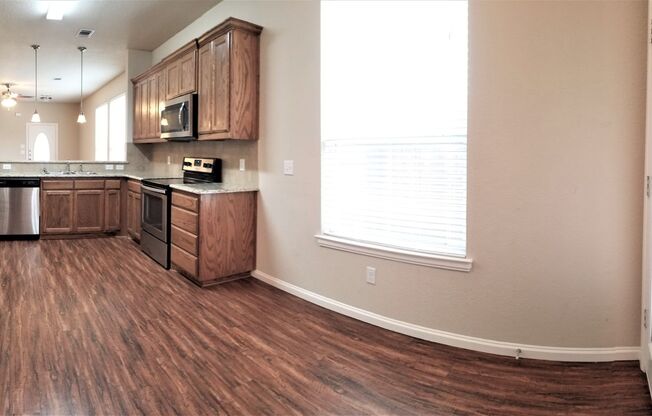 Spacious 2 Story Duplex in Benbrook