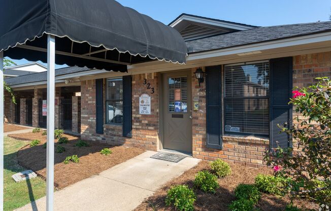 Seasons & Woodale Apartments