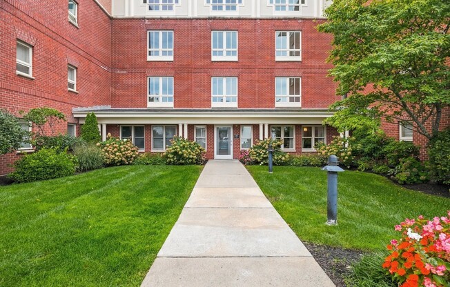 2 beds, 2 baths, 1,004 sqft, $3,800, Unit EPH15