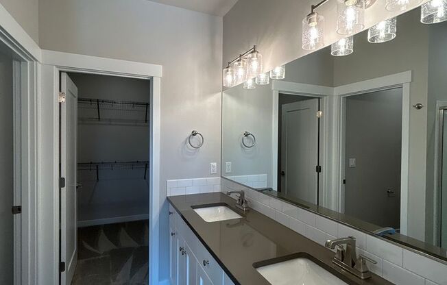 2 beds, 2 baths, 1,089 sqft, $2,295, Unit SFR 927 - 20689