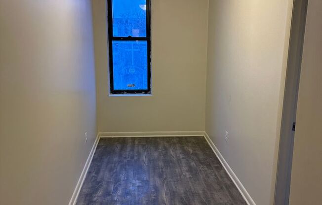 2 beds, 1 bath, $995, Unit Apt. 2