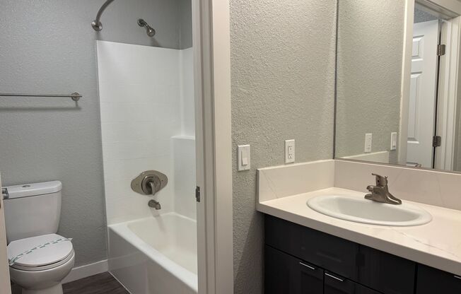 1 bed, 1 bath, 668 sqft, $2,140, Unit 1L