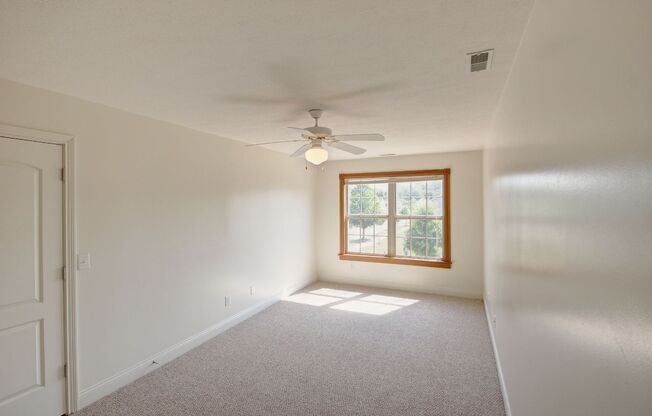 3 beds, 2 baths, 1,850 sqft, $2,275