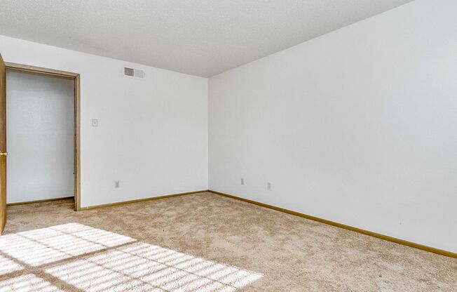 2 beds, 2.5 baths, 1,250 sqft, $850, Unit 701