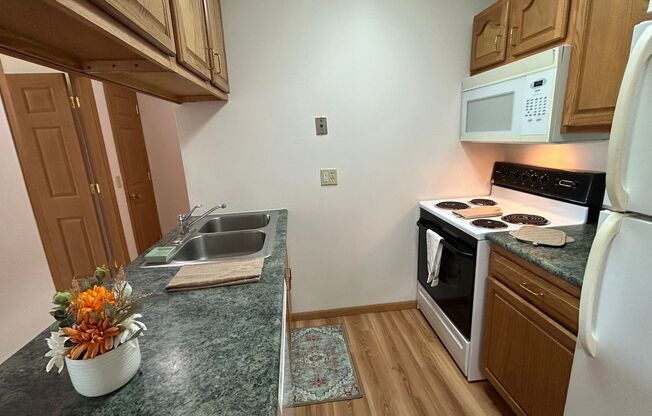 1 bed, 1 bath, 930 sqft, $855, Unit 2581-320