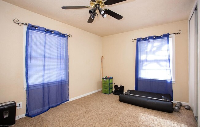 2 beds, 1 bath, $1,100