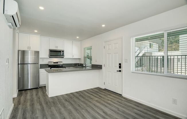 2275 Grand Ave