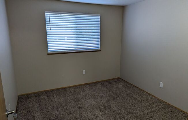 2 beds, 2 baths, 950 sqft, $1,350, Unit 24