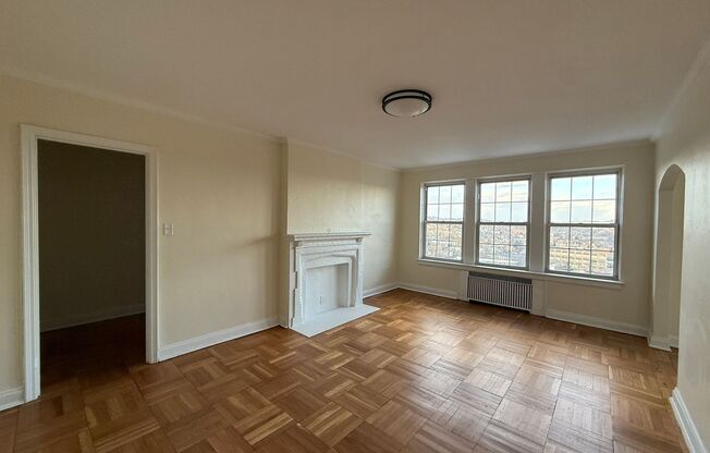 Studio, 1 bath, 413 sqft, $1,425, Unit Royal York 415