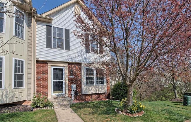 Extremely well maintained END UNIT townhouse in Ballenger creek available before the holidays!