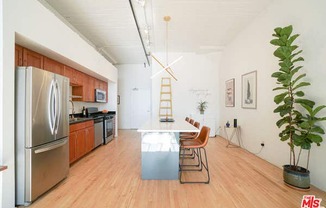 420 S SAN PEDRO ST