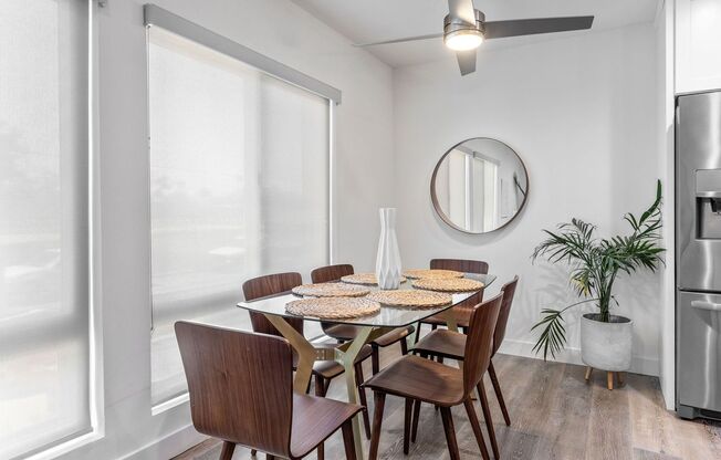 2 beds, 2 baths, 880 sqft, $3,995, Unit O