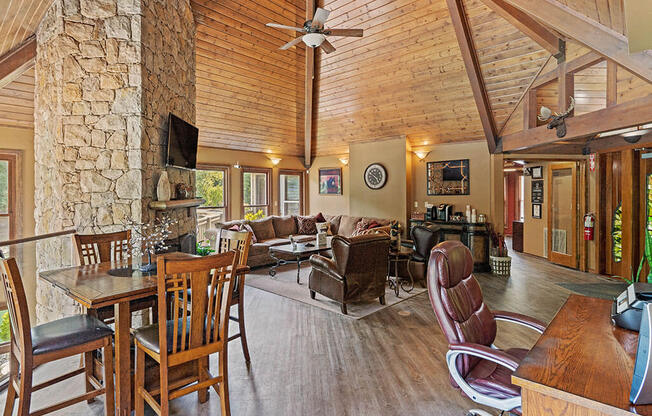 resident clubhouse at The Retreat at Walnut Creek Apartments