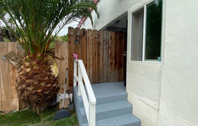 1BD/1BA Condo with Private Yard and W/D Hookups!