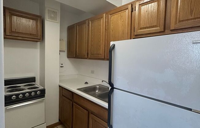 1 bed, 1 bath, 700 sqft, $1,665, Unit 418-0908