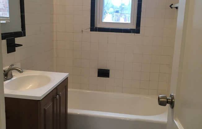 1 bed, 1 bath, 700 sqft, $1,750, Unit 203