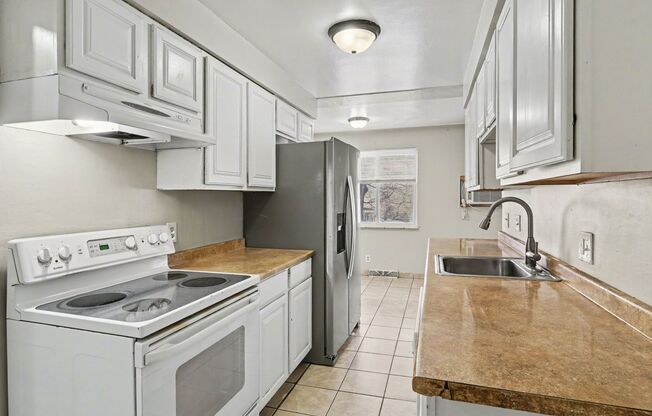 Front Unit - Duplex - 4bed 2bath - Finished Basement! **Special**