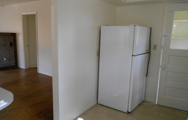 2 beds, 1 bath, $1,895