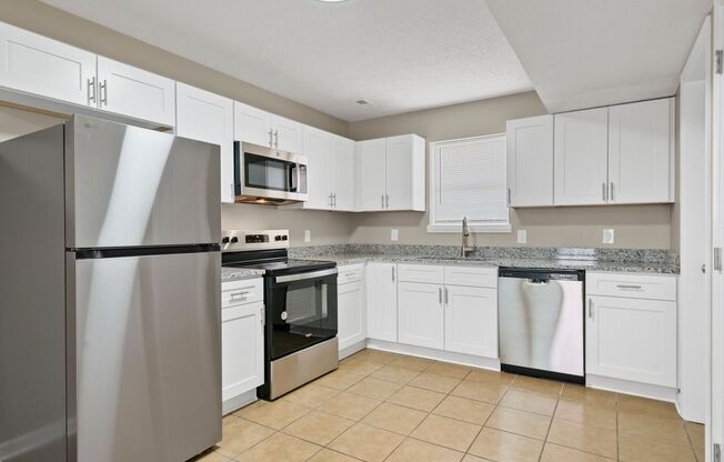 2 beds, 1.5 baths, 900 sqft, $995, Unit 644 1E