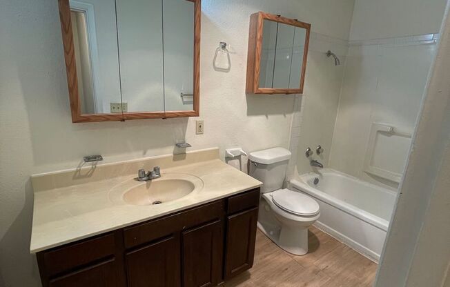 1 bed, 1 bath, 615 sqft, $650, Unit 28