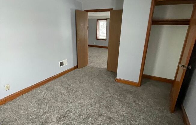 3 beds, 1 bath, 1,150 sqft, $1,250