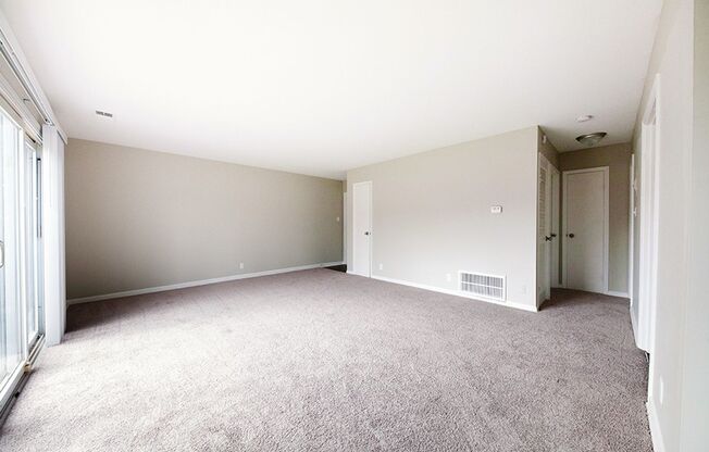 1 bed, 1 bath, 814 sqft, $975, Unit 5724D
