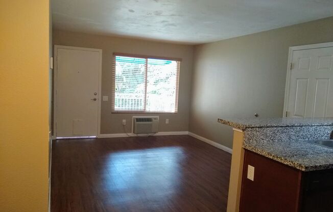 2 beds, 1 bath, 880 sqft, $2,568