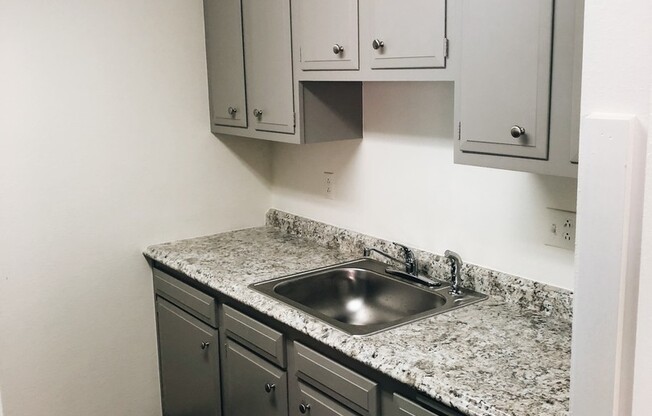 1 bed, 1 bath, 550 sqft, $975, Unit 9