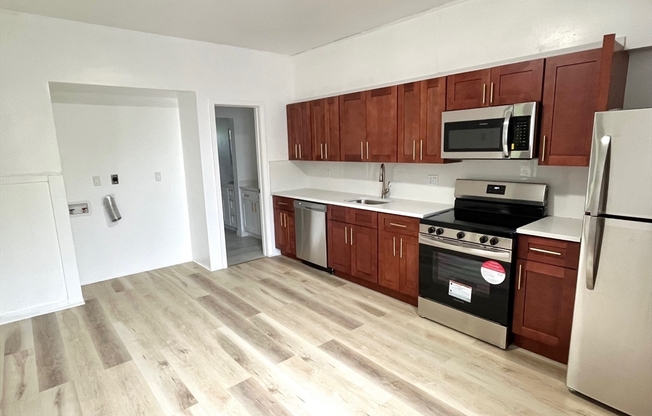 2 beds, 1 bath, $2,500, Unit 1A