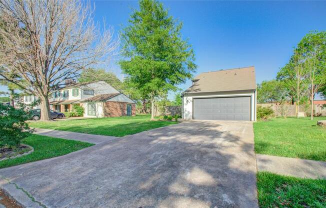 445 E CASTLE HBR DR