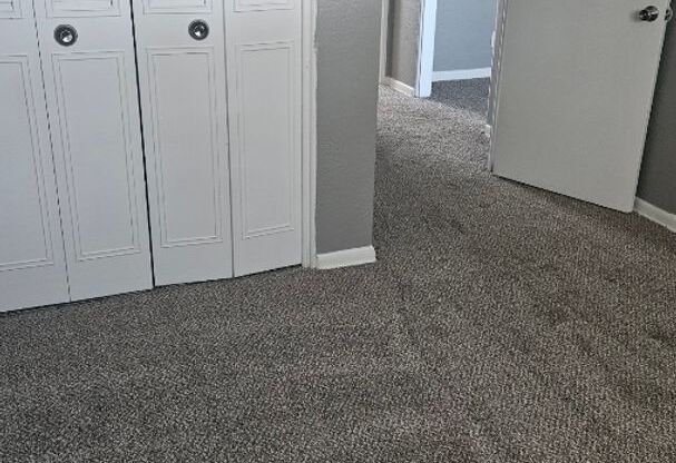 2 beds, 1 bath, 750 sqft, $1,070, Unit B10 1011 09