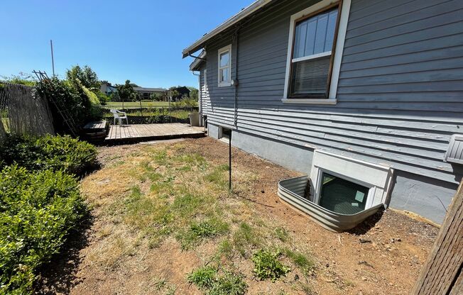 Charming Vintage 2br/1ba House in the Lents Neighborhood. Available in October!