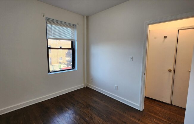 2 beds, 1 bath, $2,500, Unit 3E