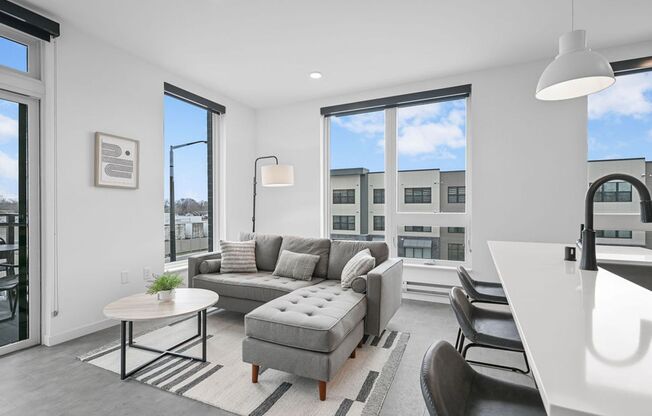 2 beds, 1 bath, 881 sqft, $1,900, Unit 220