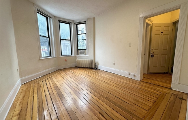 2 beds, 1 bath, $3,400, Unit 5