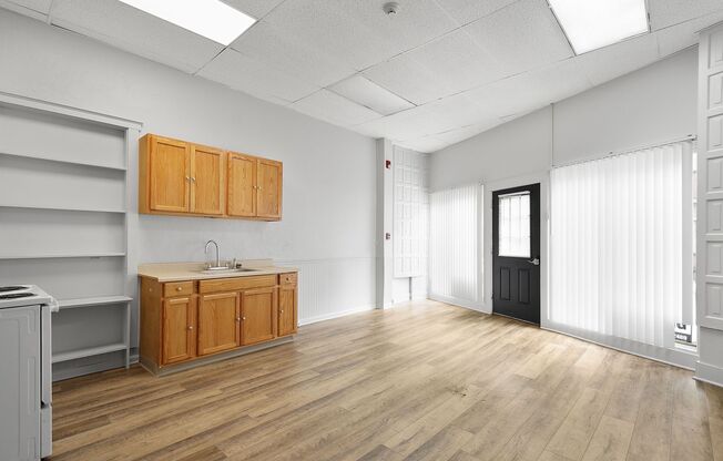 1 bed, 1 bath, 800 sqft, $649, Unit 104 S McDonald St