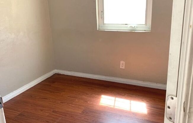 3 beds, 1 bath, 1,000 sqft, $2,600, Unit 120