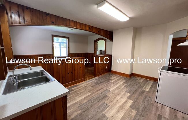 2 beds, 1 bath, $1,395