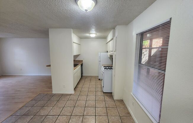 2 beds, 2 baths, 960 sqft, $1,500, Unit LAW15-208