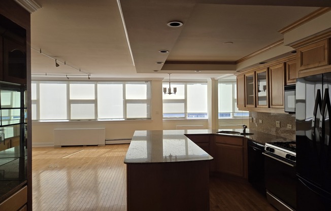40 E Cedar St 22W