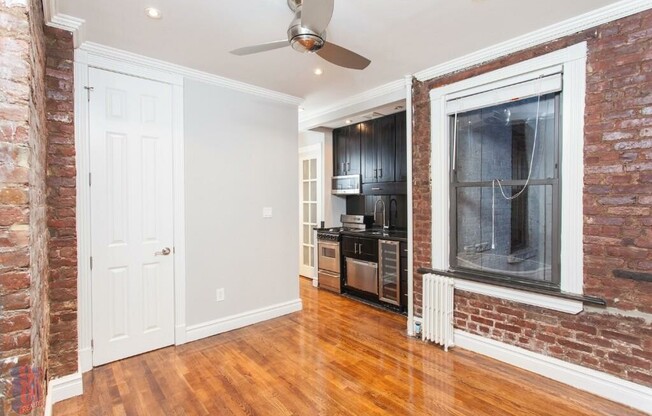 2 beds, 1 bath, $5,295, Unit 5C