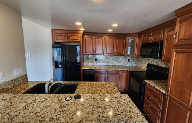 Parkway Manor Community - La Mesa - Upper Unit - Remodeled - 2 Car Garage