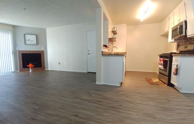 2 beds, 2 baths, 884 sqft, $2,792, Unit 217