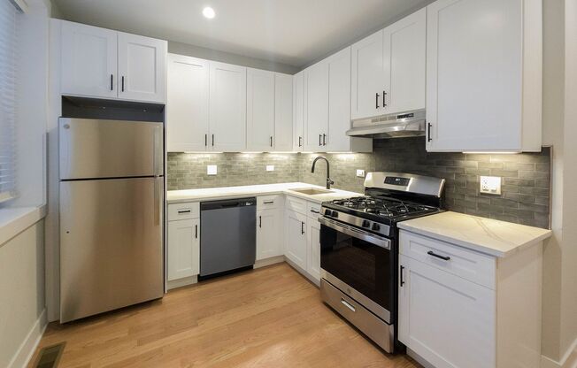 2 beds, 1 bath, 925 sqft, $2,950, Unit 4839-3B