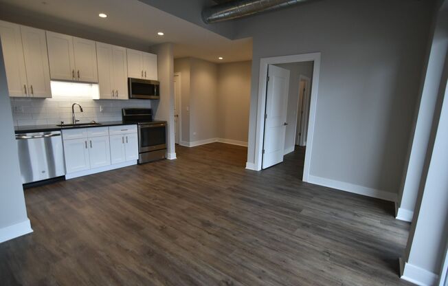 1 bed, 1 bath, 711 sqft, $3,000, Unit 3833-619