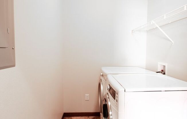 3 beds, 2 baths, 1,323 sqft, $1,725, Unit A202