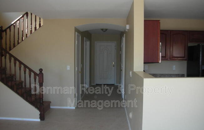 5725 S 32 LN